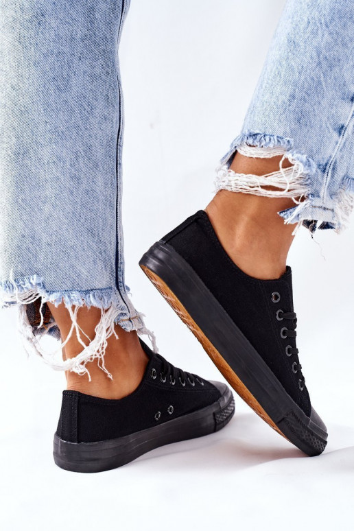 Sapatos casuais modelo clássico na cor preta Sapatos casuais modelo clássico na cor preta