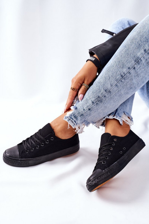 Sapatos casuais modelo clássico na cor preta