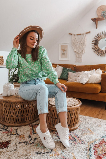 com motivos de renda Tênis BIG STAR W274925 cor branca 2