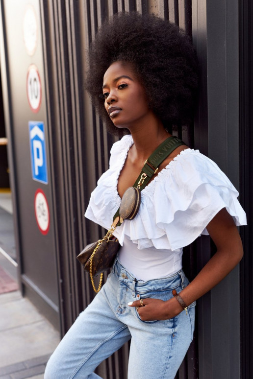 Sandálias Call On Me com corrente em bege Sandálias Call On Me com corrente em bege