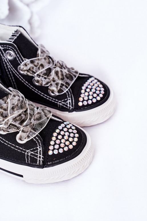 Calçado infantil de lazer com ilhós brilhantes na cor preta Smile Calçado infantil de lazer com ilhós brilhantes na cor preta Smile