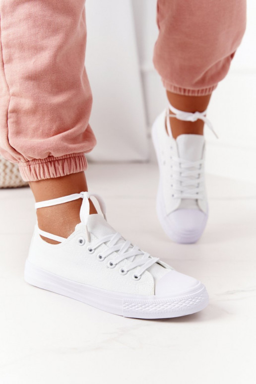 Sapatos casuais modelo clássico na cor branca