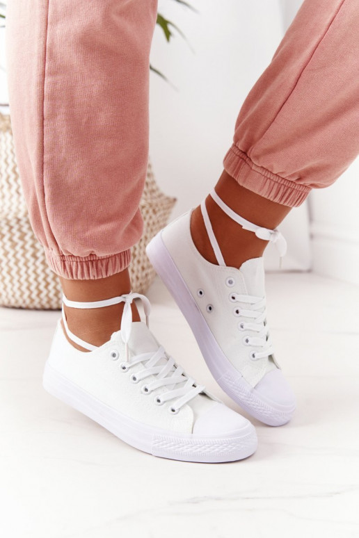 Sapatos casuais modelo clássico na cor branca
