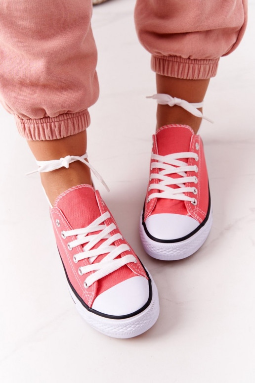 Sapatos casuais modelo clássico na cor coral