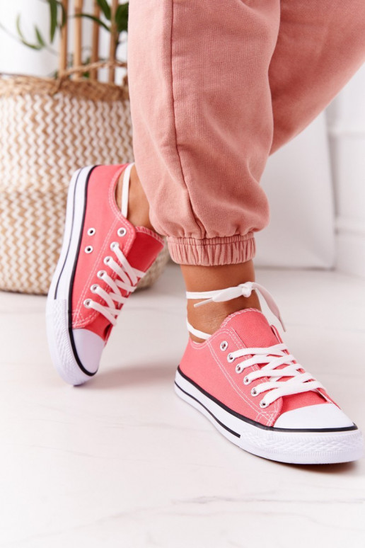 Sapatos casuais modelo clássico na cor coral