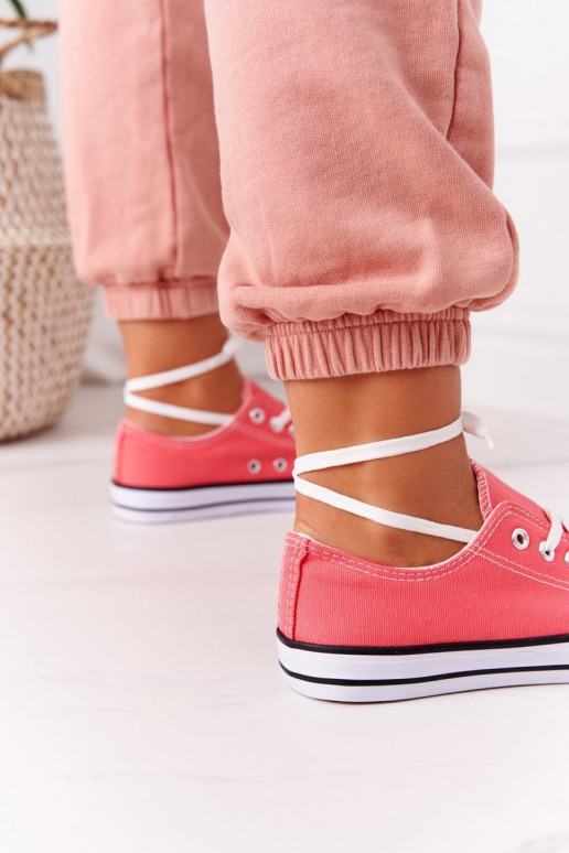 Sapatos casuais modelo clássico na cor coral