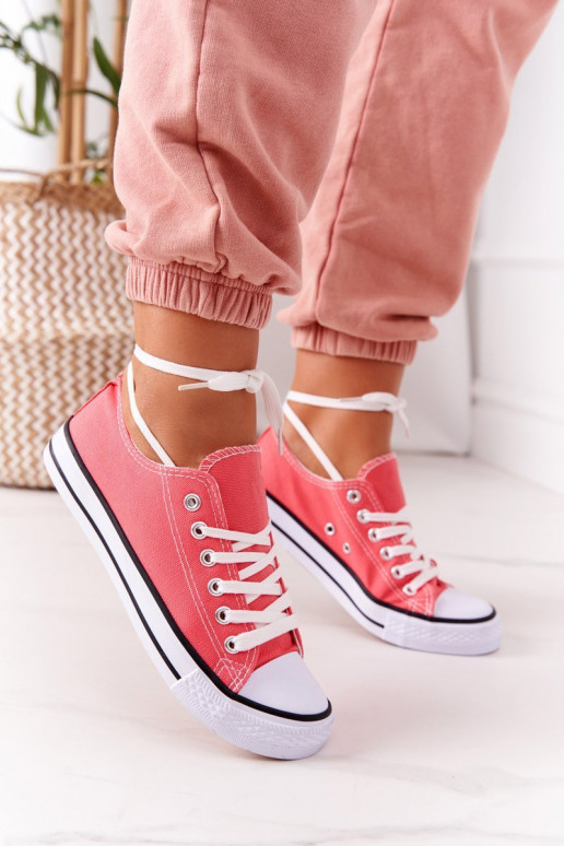 Sapatos casuais modelo clássico na cor coral