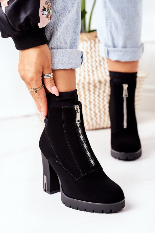 Botas aquecidas com salto em Mulher Maravilha preta