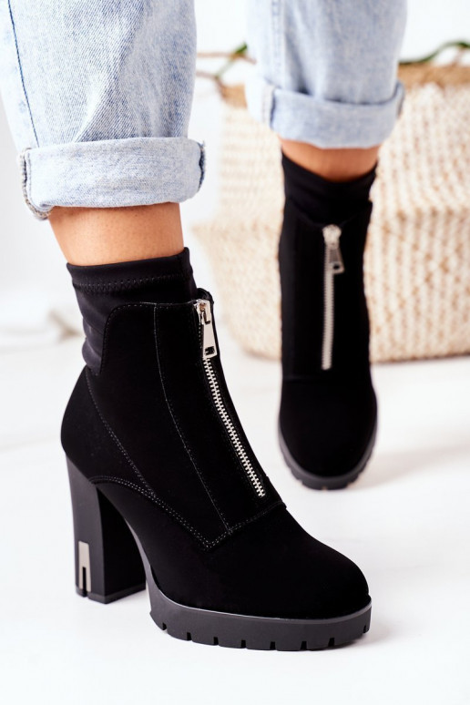 Botas aquecidas com salto em Mulher Maravilha preta