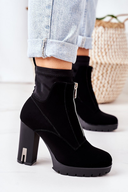 Botas aquecidas com salto em Mulher Maravilha preta