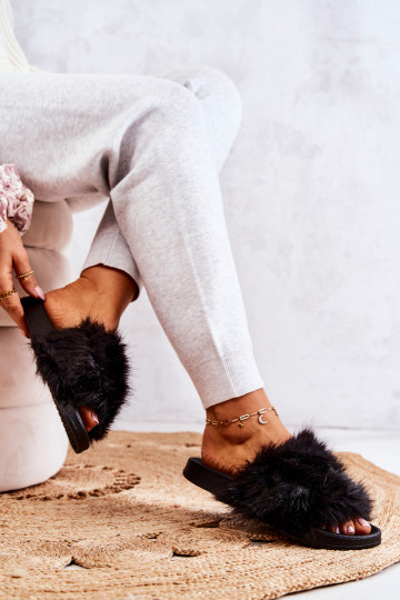 Chinelos com pêlo na cor preta Pollie 2