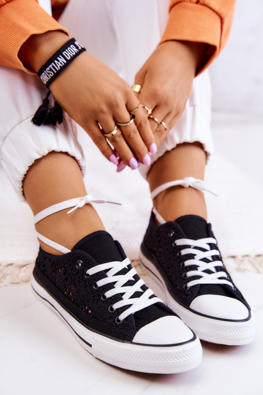 Sapatos de lazer com elementos vazados na cor preta Venture