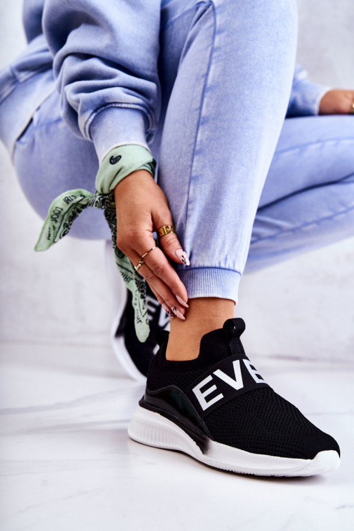 Calçado desportivo Loran de modelo marcante na cor preta