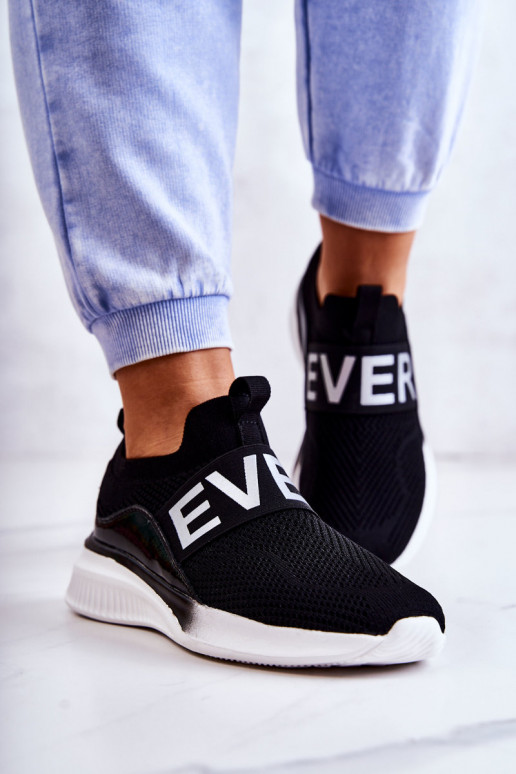 Calçado desportivo Loran de modelo marcante na cor preta