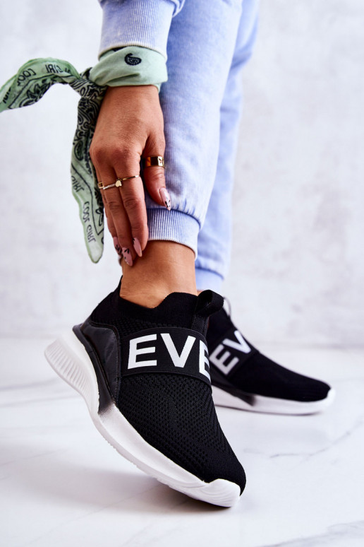 Calçado desportivo Loran de modelo marcante na cor preta