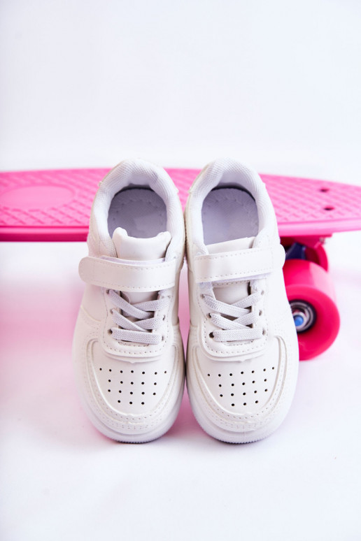 Calçado desportivo infantil com fechos adesivos na cor branca Elike Calçado desportivo infantil com fechos adesivos na cor branca Elike