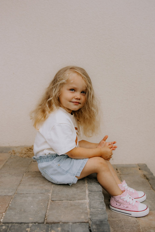 Calçado infantil de lazer com salto rosa Mona Calçado infantil de lazer com salto rosa Mona