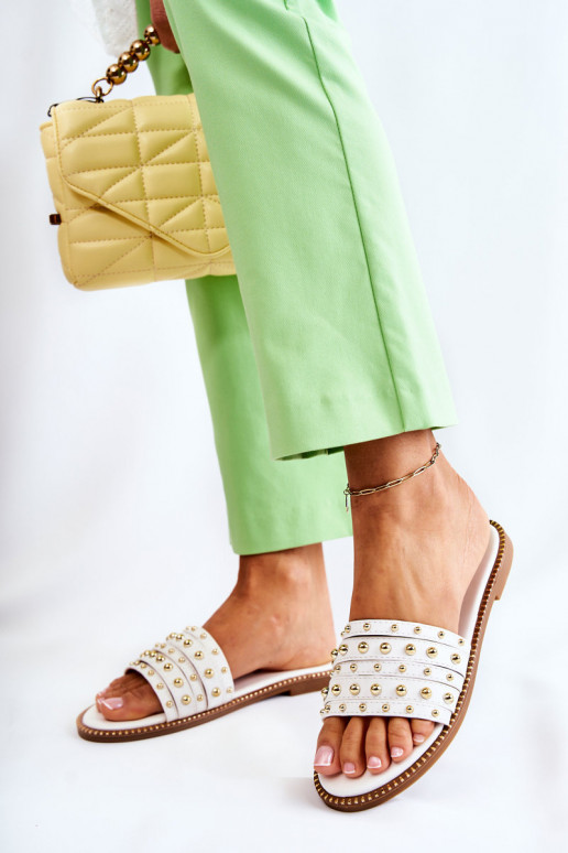 Chinelos de couro com enfeites na cor branca Brien Chinelos de couro com enfeites na cor branca Brien