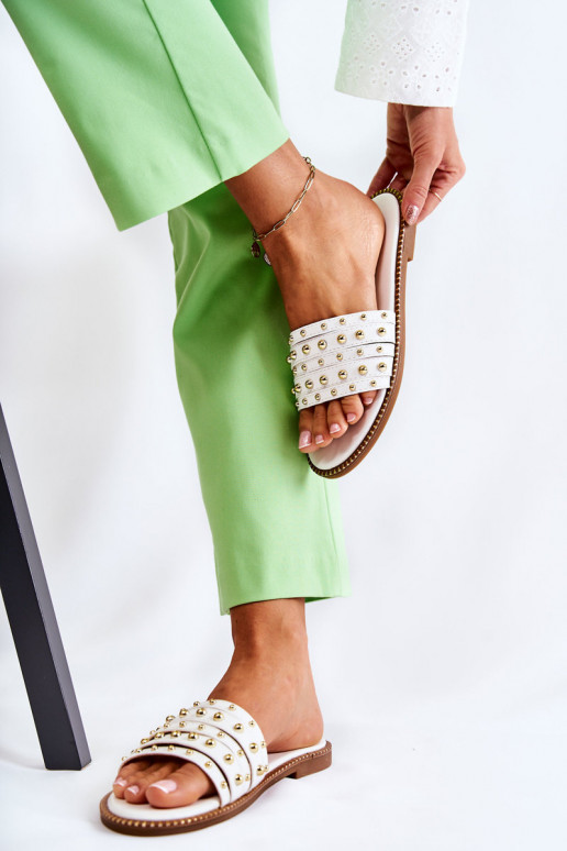 Chinelos de couro com enfeites na cor branca Brien Chinelos de couro com enfeites na cor branca Brien