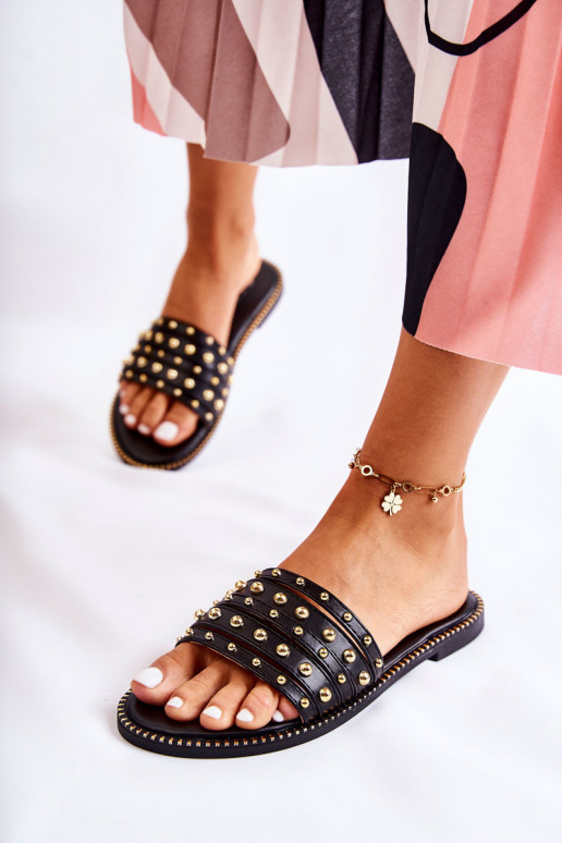 Chinelos de couro com enfeites na cor preta Brien Chinelos de couro com enfeites na cor preta Brien