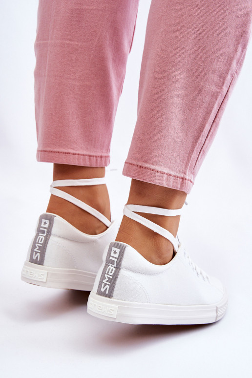 Sapatos casuais de modelo clássico na cor branca Eleya