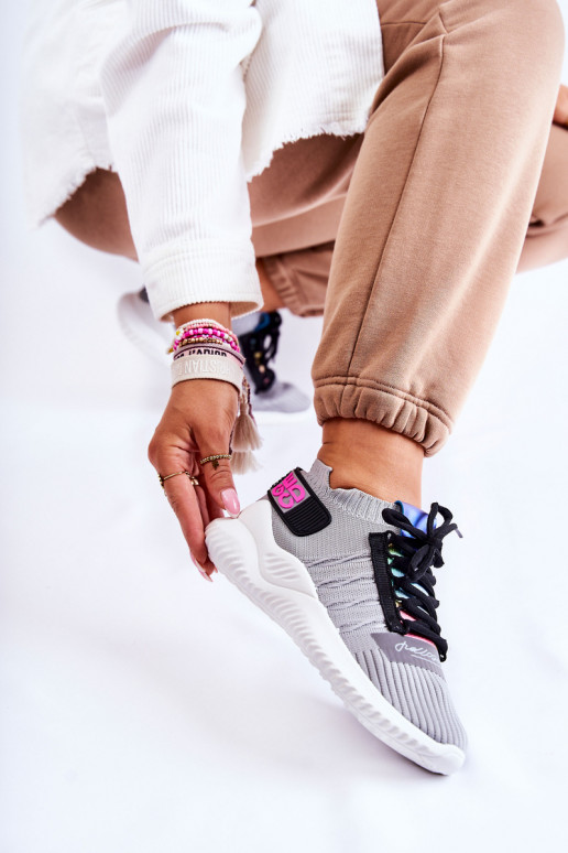 Sapatos Klayra do modelo tênis na cor cinza