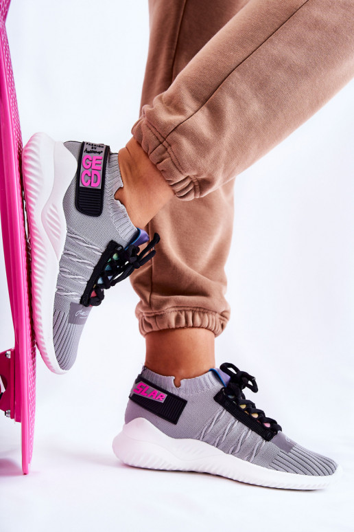 Sapatos Klayra do modelo tênis na cor cinza