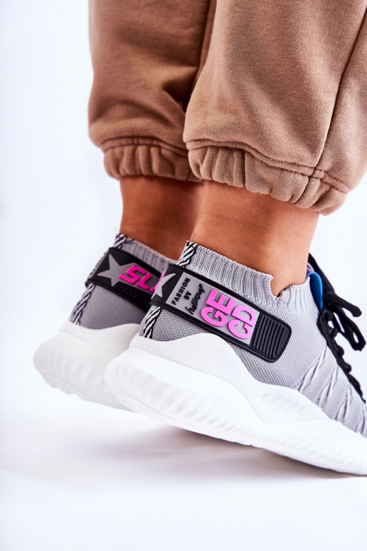 Sapatos Klayra do modelo tênis na cor cinza