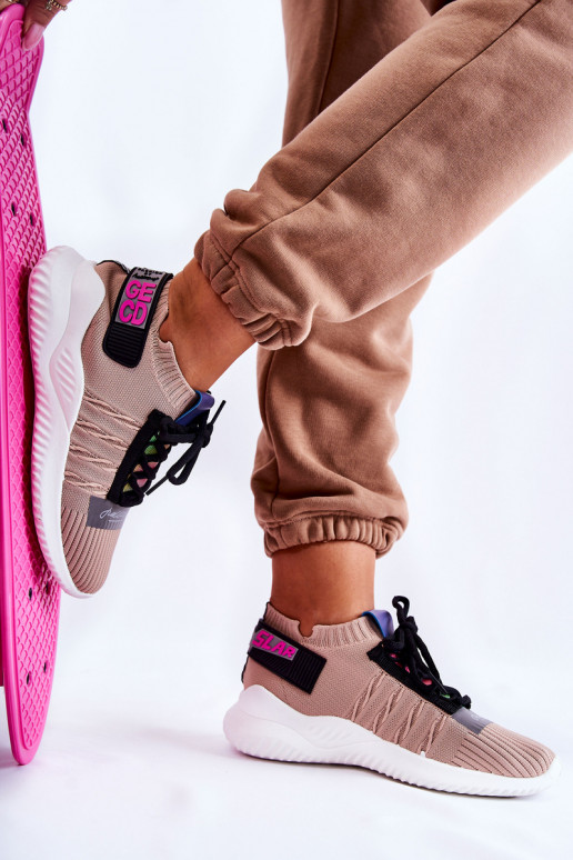 Sapatos Klayra bege Klayra do modelo resistente Modelo de tênis