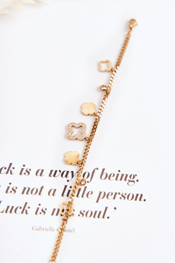 Pulseira com lindos detalhes na cor dourada