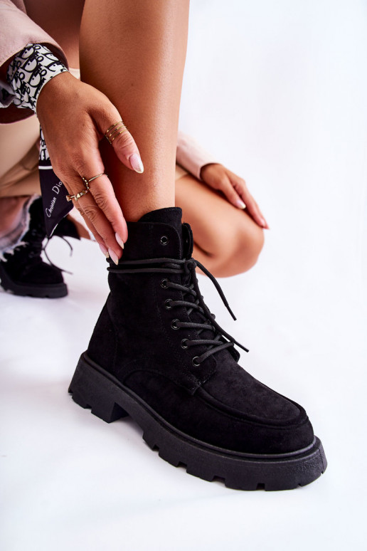 confeccionada em camurça Botas com tiras na cor preta Vanita