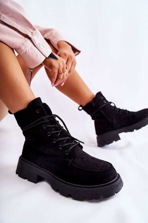 confeccionada em camurça Botas com tiras na cor preta Vanita