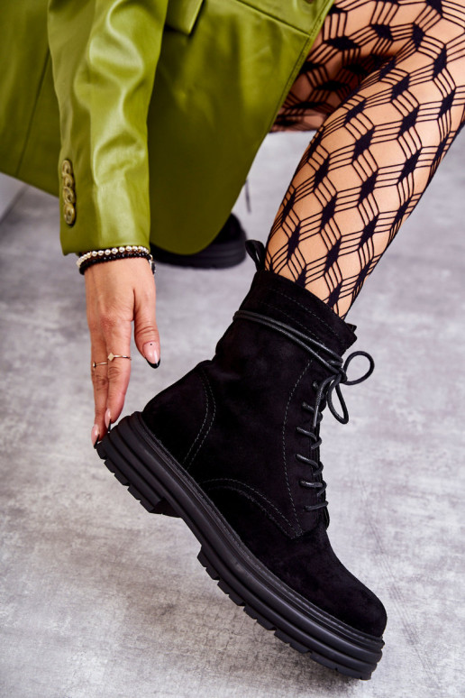 confeccionado em camurça Botas com tiras na cor preta Afra