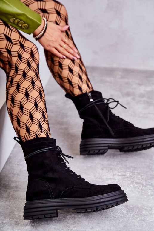 confeccionado em camurça Botas com tiras na cor preta Afra