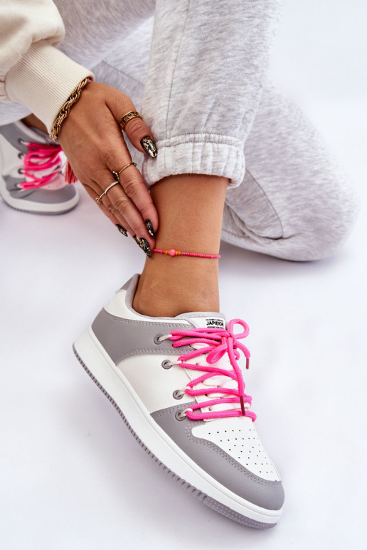 Modelo clássico de calçado desportivo com atacadores Branco-cinza Jella