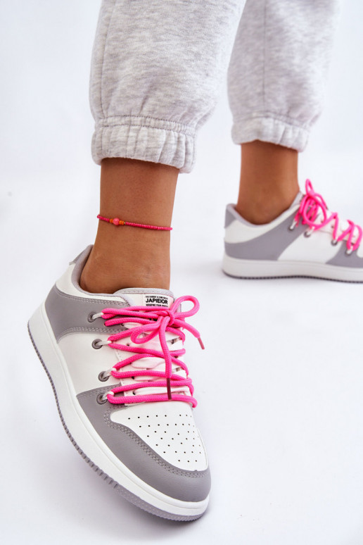 Modelo clássico de calçado desportivo com atacadores Branco-cinza Jella