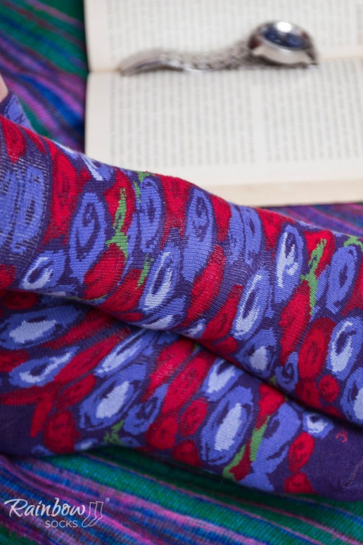 2 pares de meias coloridas em uma caixa