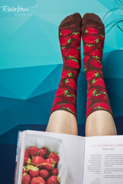 2 pares de meias coloridas em uma caixa