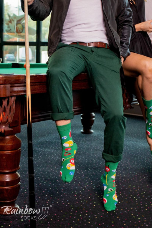 3 pares de meias coloridas em uma caixa