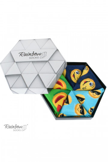 3 pares de meias coloridas em uma caixa