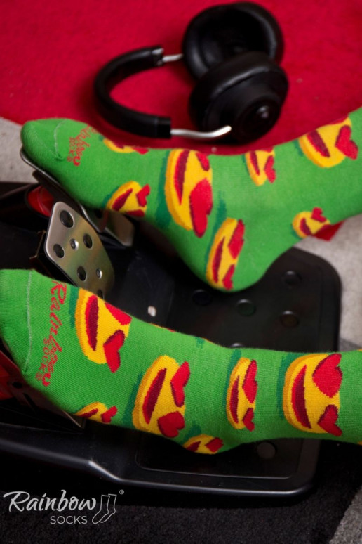 3 pares de meias coloridas em uma caixa