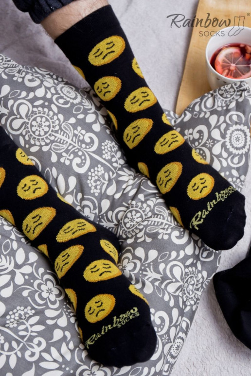 3 pares de meias coloridas em uma caixa 3 pares de meias coloridas em uma caixa