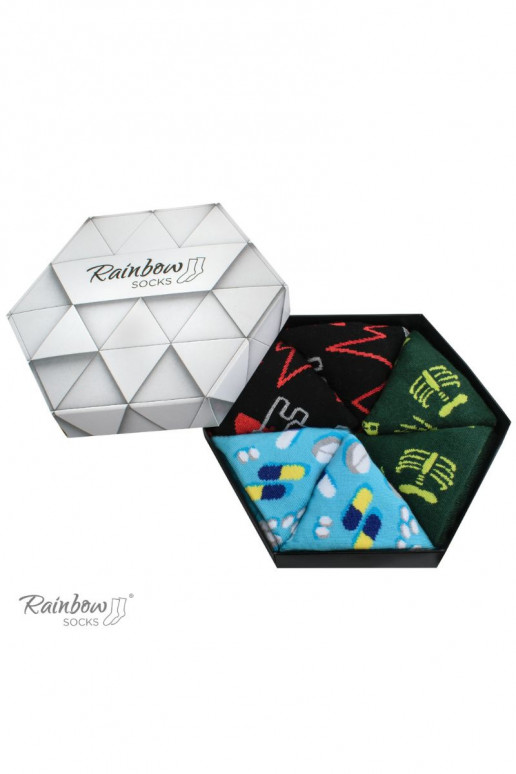 3 pares de meias coloridas em uma caixa
