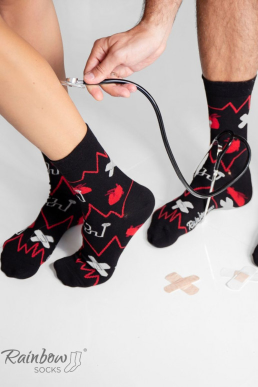 3 pares de meias coloridas em uma caixa