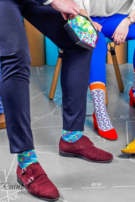 Meias coloridas com motivos geométricos 3 pares