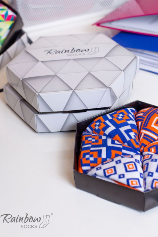 Meias coloridas com motivos geométricos 3 pares