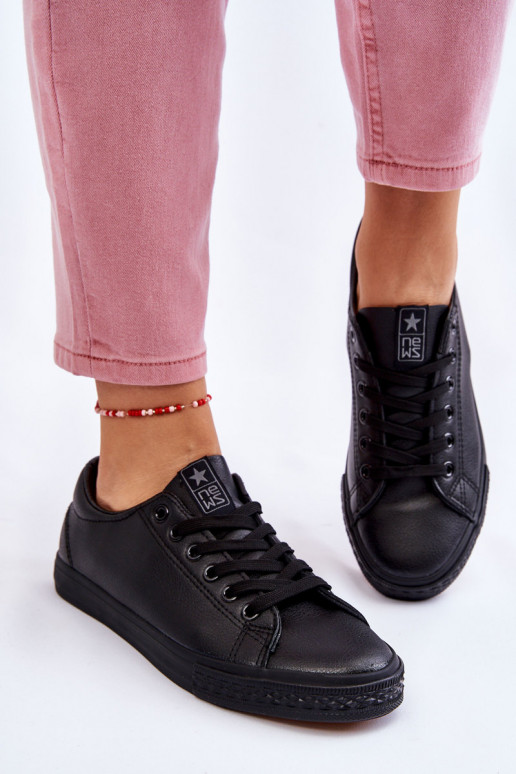 com alças Sapatos casuais modelo clássico na cor preta Misima