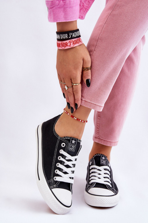Sapatos de lazer modelo clássico na cor preta com sola branca Ecoma