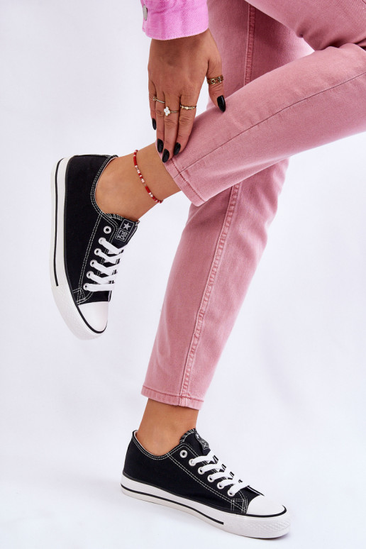 Sapatos de lazer modelo clássico na cor preta com sola branca Ecoma