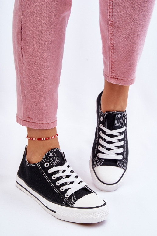 Sapatos de lazer modelo clássico na cor preta com sola branca Ecoma